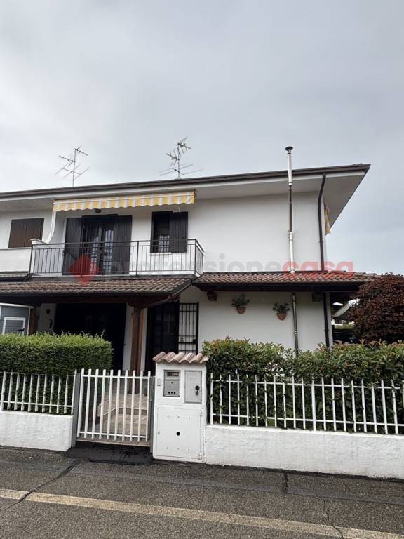 casa indipendente in vendita a Bascapè