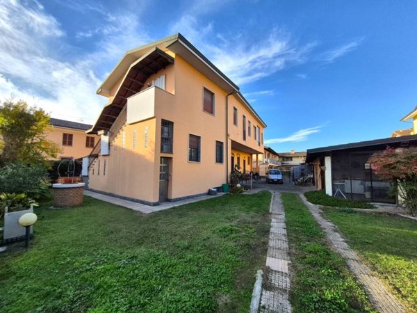 casa indipendente in vendita a Bascapè