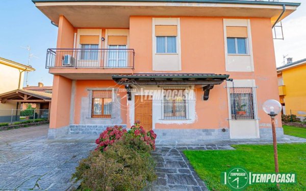 casa indipendente in vendita a Bascapè