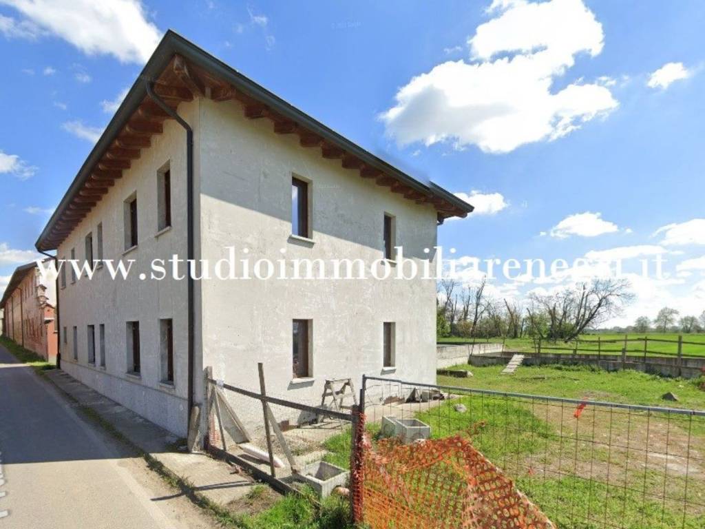 casa indipendente in vendita a Bascapè in zona Beccalzù