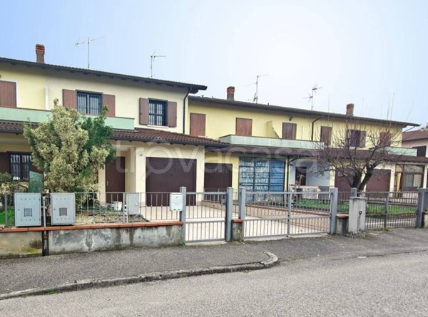 casa indipendente in vendita a Bascapè