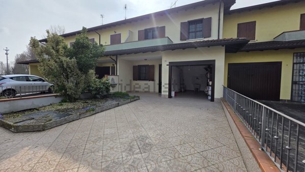 casa indipendente in vendita a Bascapè