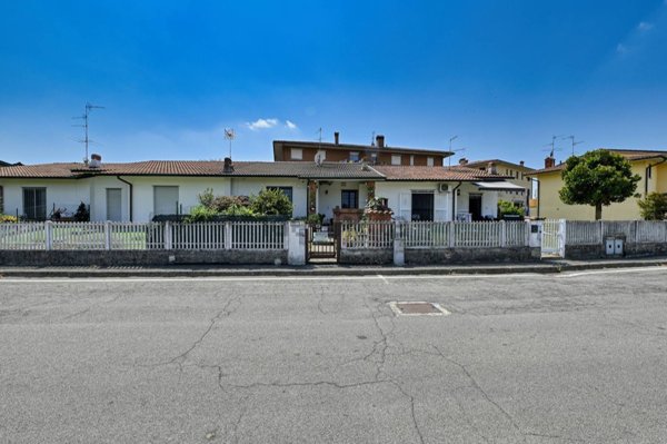 casa indipendente in vendita a Bascapè