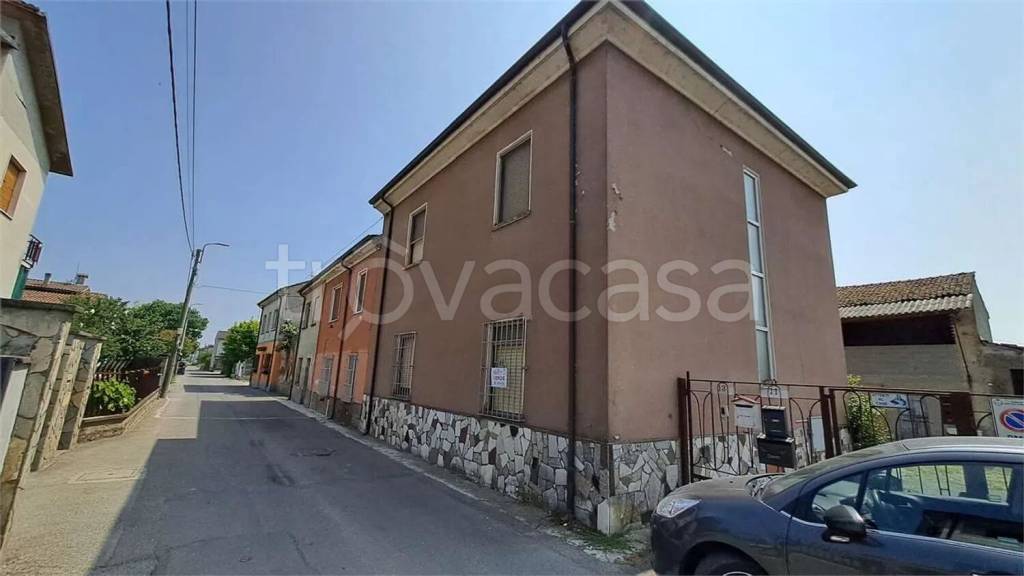 casa indipendente in vendita a Bastida Pancarana
