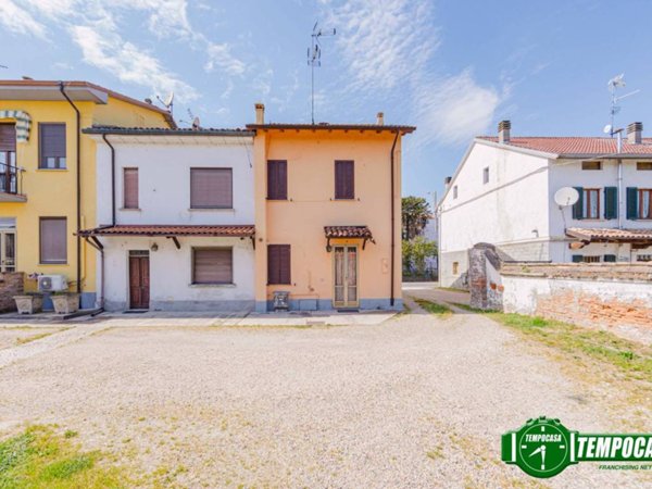 casa indipendente in vendita a Bastida Pancarana