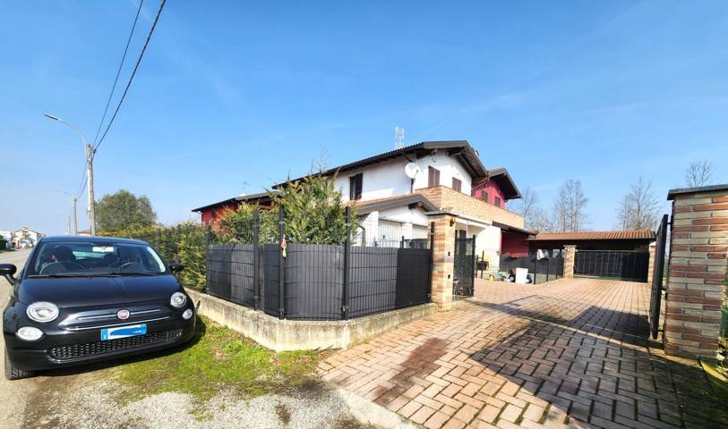 casa indipendente in vendita a Bastida Pancarana