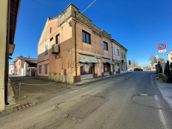 casa indipendente in vendita a Bastida Pancarana
