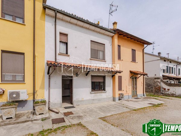 casa indipendente in vendita a Bastida Pancarana