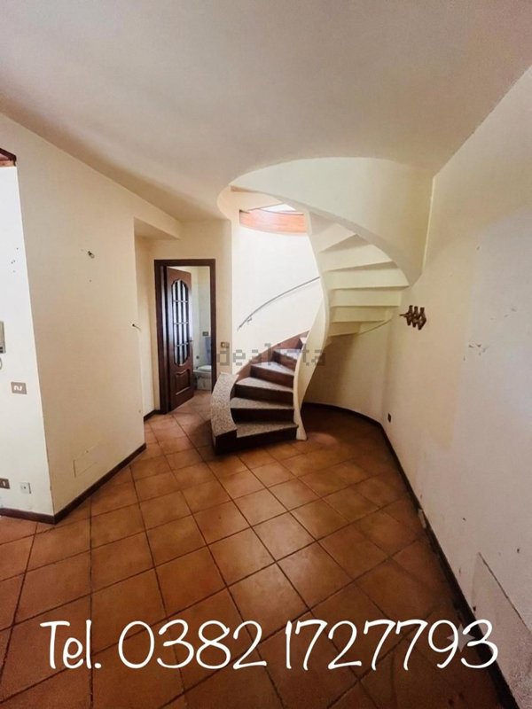 casa indipendente in vendita a Bastida Pancarana