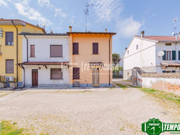 casa indipendente in vendita a Bastida Pancarana