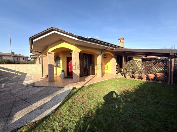 casa indipendente in vendita a Battuda