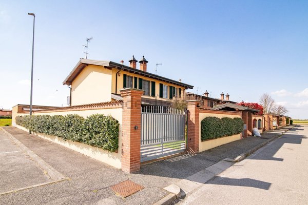 casa indipendente in vendita a Battuda in zona Torradello