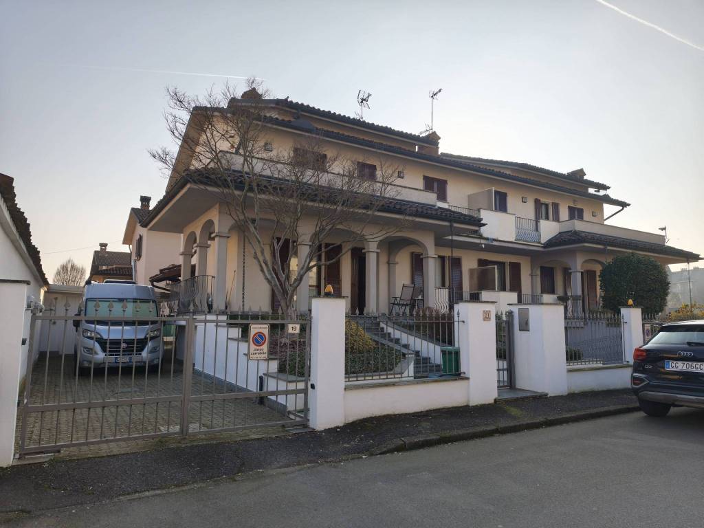casa indipendente in vendita a Belgioioso in zona Santa Margherita