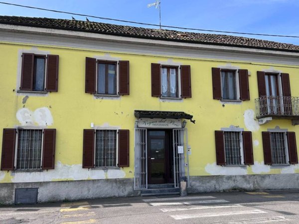 negozio in vendita a Bereguardo