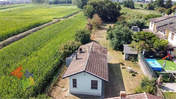 casa indipendente in vendita a Bereguardo in zona Frutteto