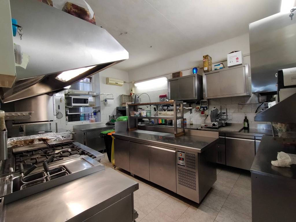 negozio in vendita a Bereguardo