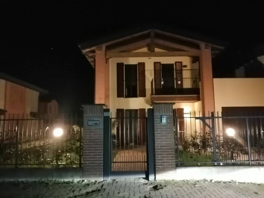 casa indipendente in vendita a Bereguardo