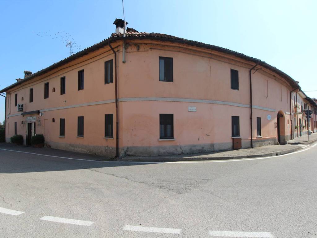 intera palazzina in vendita a Bereguardo in zona Zelata