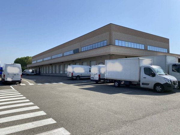 locale commerciale in vendita a Bereguardo