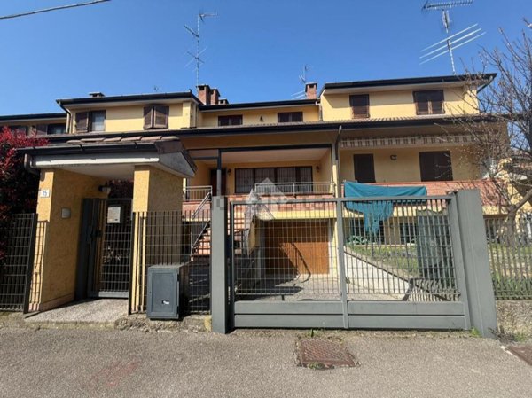 casa indipendente in vendita a Bereguardo in zona Villette