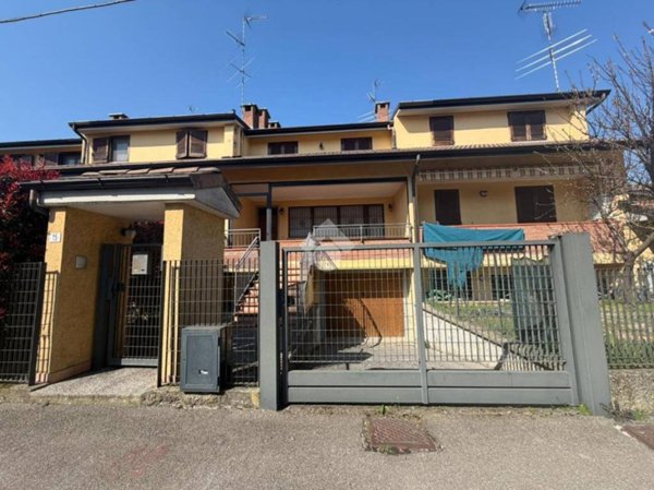 casa indipendente in vendita a Bereguardo in zona Villette