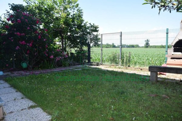 casa indipendente in vendita a Bereguardo in zona Villette