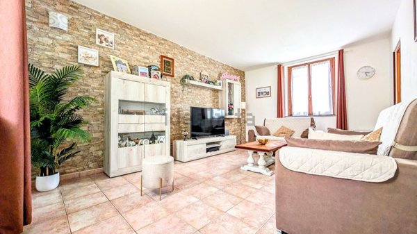 casa semindipendente in vendita a Borgarello