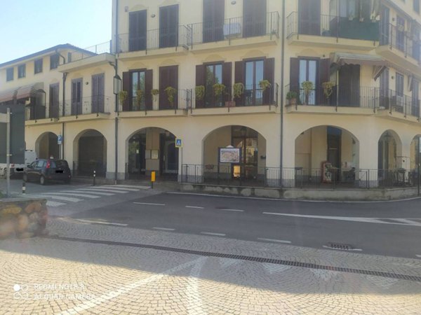 negozio in vendita a La Cassa