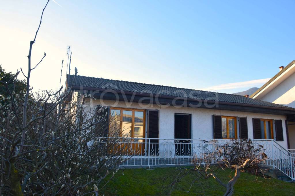casa indipendente in vendita a La Cassa