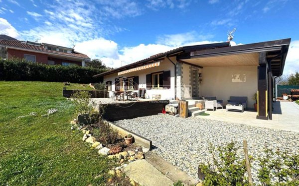 casa indipendente in vendita a La Cassa