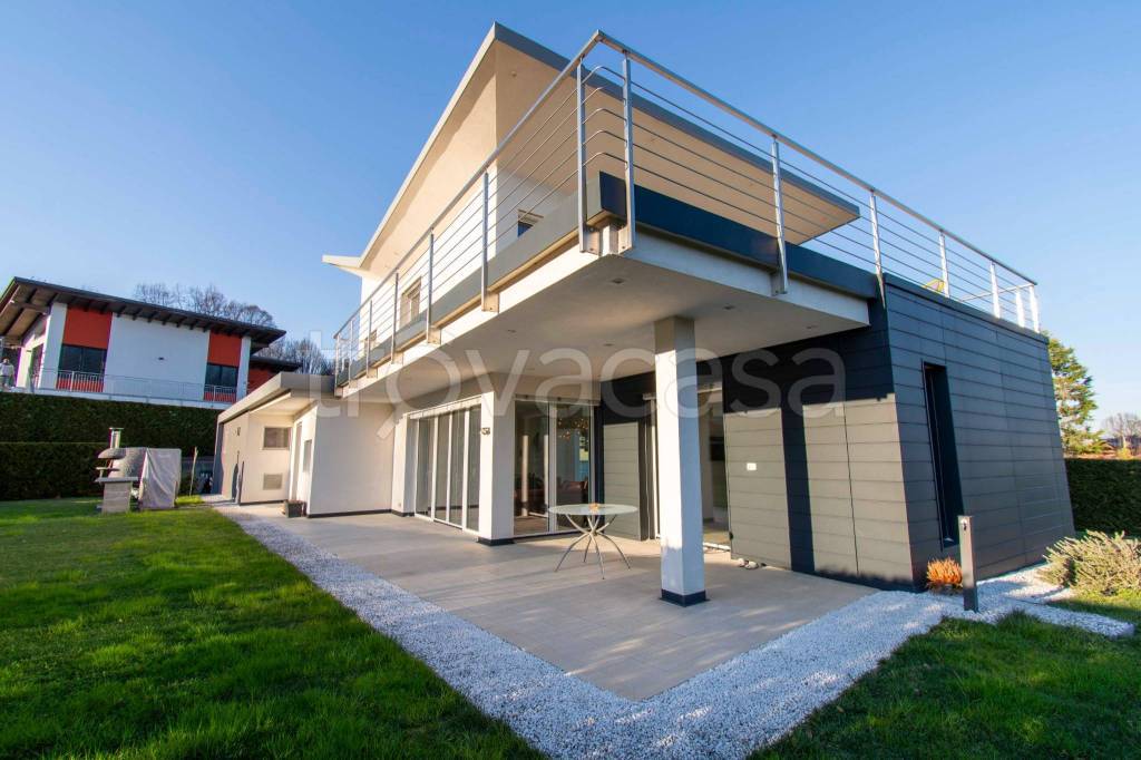 casa indipendente in vendita a La Cassa