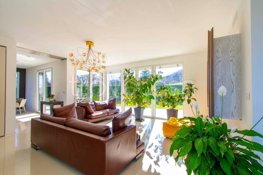 casa indipendente in vendita a La Cassa