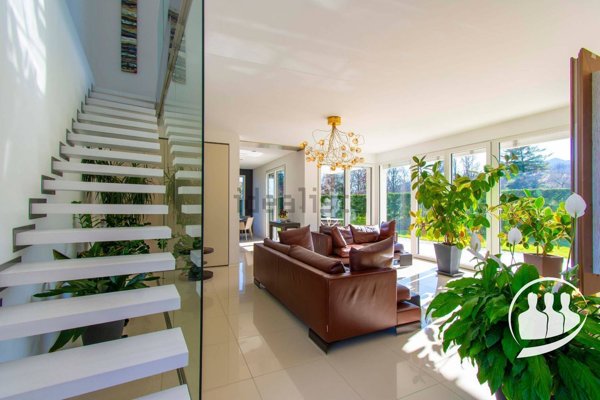 casa indipendente in vendita a La Cassa