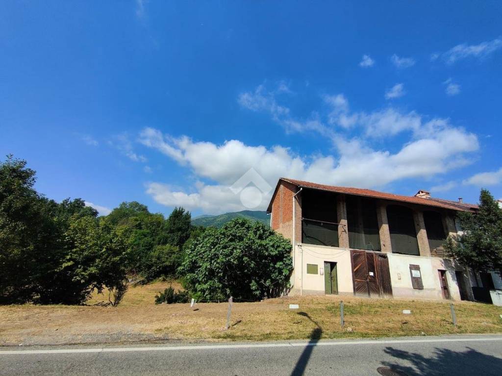 casa indipendente in vendita a La Cassa