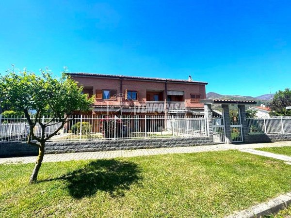 casa indipendente in vendita a La Cassa