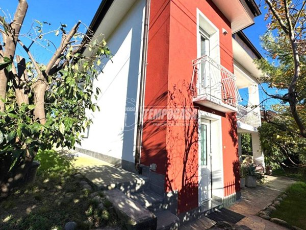 casa indipendente in vendita a La Cassa
