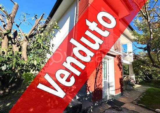 casa indipendente in vendita a La Cassa