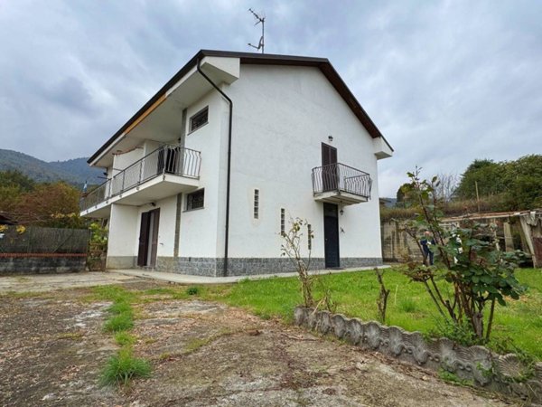 casa indipendente in vendita a La Cassa