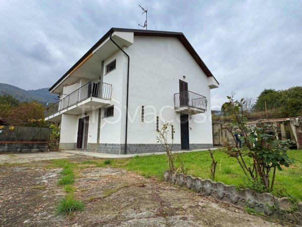 casa indipendente in vendita a La Cassa