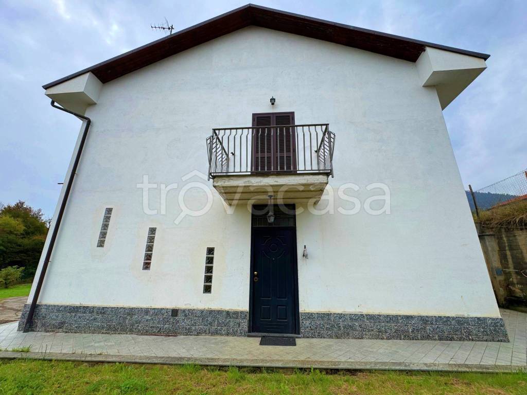 casa indipendente in vendita a La Cassa