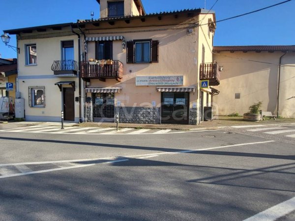 negozio in vendita a La Cassa