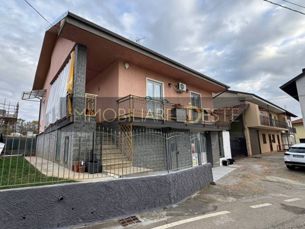 casa indipendente in vendita a La Cassa