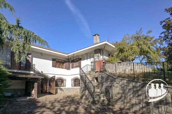 casa indipendente in vendita a La Cassa