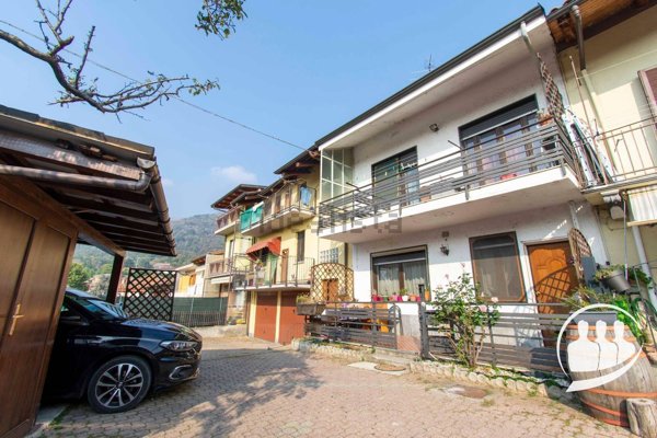 casa indipendente in vendita a La Cassa