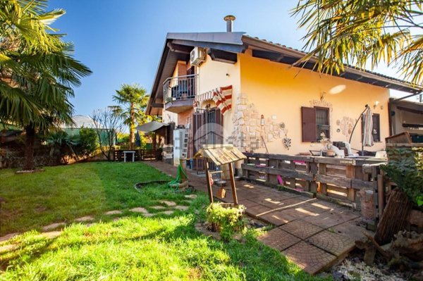 casa indipendente in vendita a La Cassa