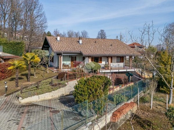 casa indipendente in vendita a La Cassa