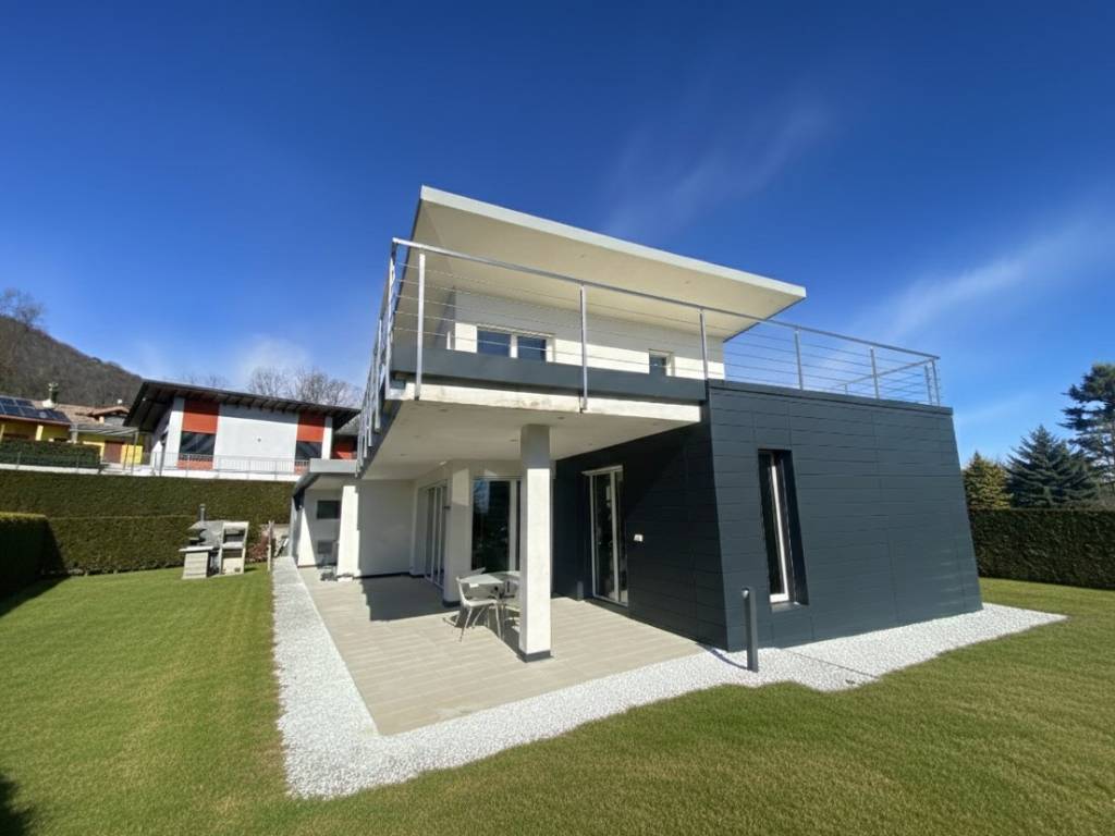 casa indipendente in vendita a La Cassa