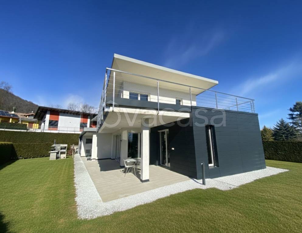 casa indipendente in vendita a La Cassa