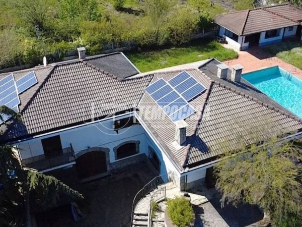 casa indipendente in vendita a La Cassa