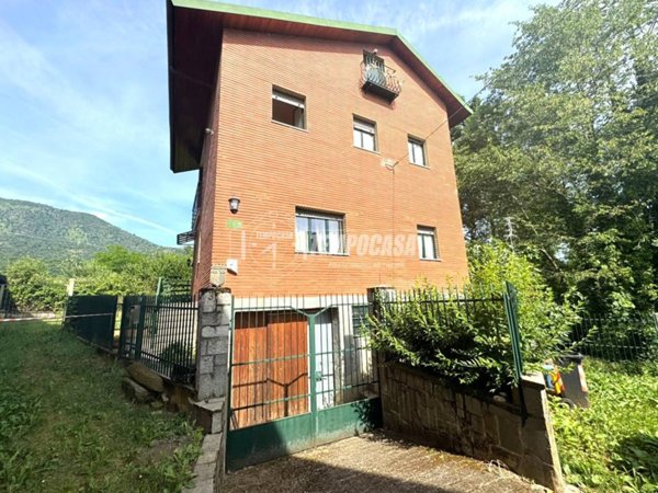 casa indipendente in vendita a La Cassa